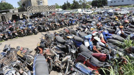 Un detenido y 12 policías imputados por robo de vehículos y autopartes en Potrero del Estado