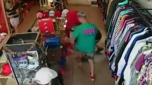 Comerciante echó a patadas a cuatro ladrones: "Viven cerca de mi casa"