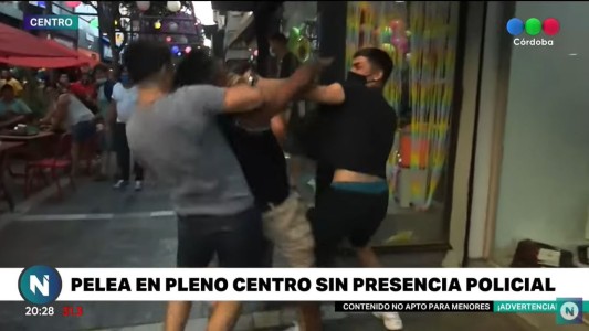 VIDEO ESCANDALOSO: "poco amor y poca paz", a las piñas en pleno centro comercial de Córdoba