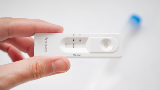 Córdoba implementaría el "autotest" para evitar las largas filas en los centros de testeo