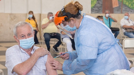 Extienden los horarios en centros de vacunación ante la gran demanda