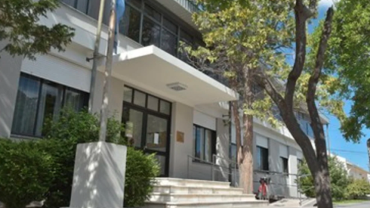 Amor sin barreras: lo condenó a cadena perpetua y después se besó con el preso en la cárcel