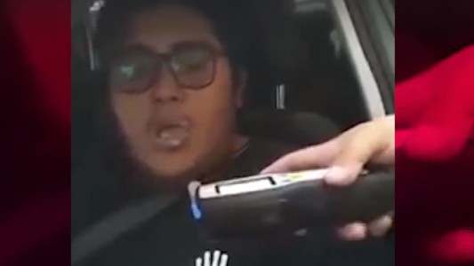 Un conductor tragó leche en polvo para intentar pasar un test de alcoholemia: le dio 1.97 y tuvo que irse caminando