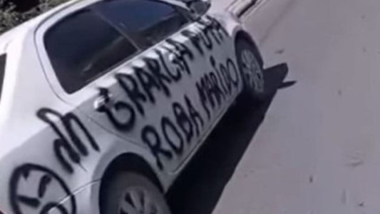 Jujuy: Le escribieron con aerosol "roba marido" en el auto