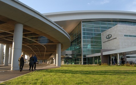 Prohíben el ingreso de familiares de viajeros al aeropuerto