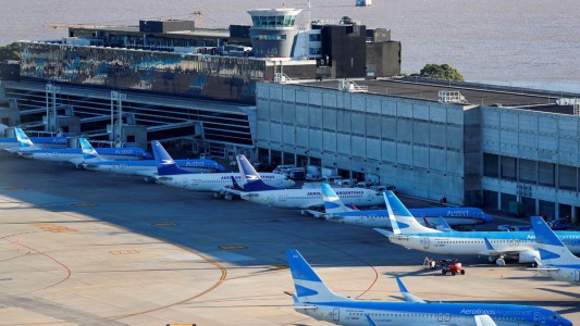 Aerolíneas Argentinas canceló 7 vuelos por contagios de coronavirus