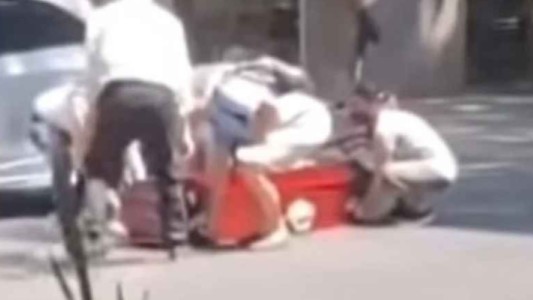 Insólito y doloroso: iban al cementerio y se les cayó el ataúd