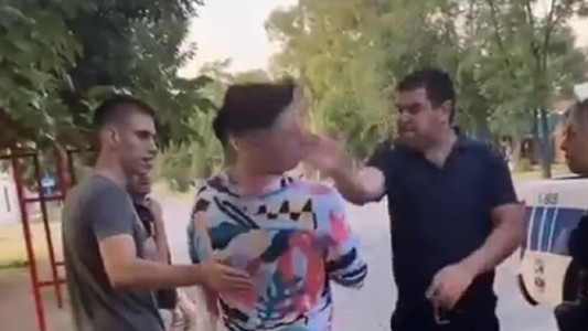 Un policía le pegó un cachetazo a un joven en San Luis: "Mirá la camisa que tenés vos"