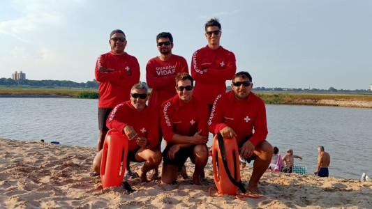 Guardavidas rescataron a dos personas que se estaban ahogando en el Paseo de la Laguna