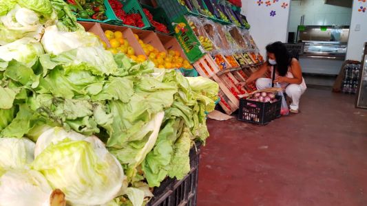 Entre el calor y la lluvia aumentan los precios de la verdura