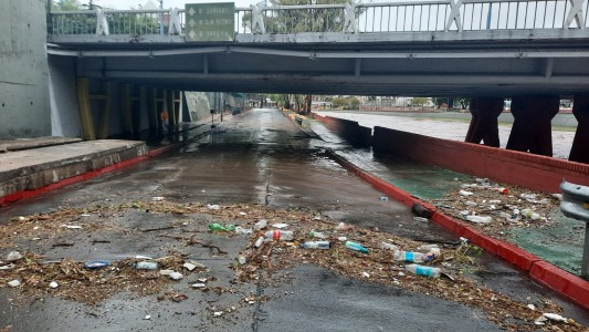 Cortan la Costanera en ambas manos por las intensas lluvias