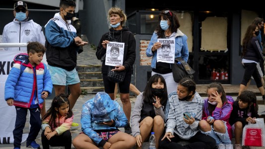 Homenaje a Fernando Báez Sosa en la puerta del boliche donde lo mataron