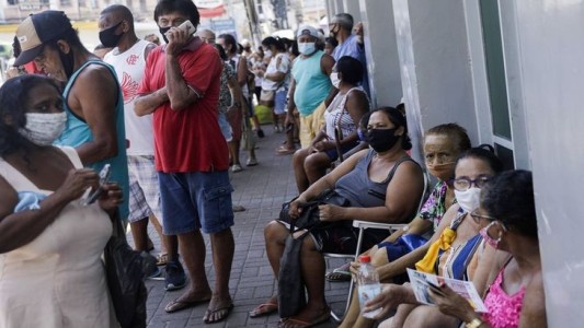 Brasil superó por primera vez los 200 mil contagios diarios de Covid-19