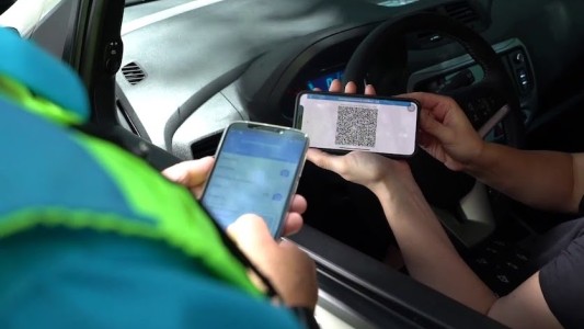 "La licencia de conducir digital no sirve": la multaron por no llevar el carnet físico