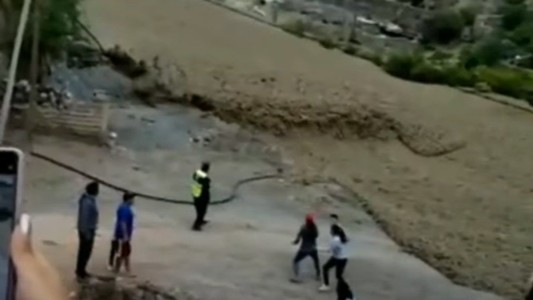 Video: el impactante alud de Iruya que dejó turistas varados