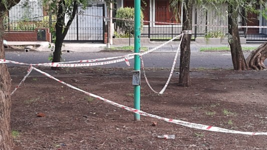 Tragedia en Córdoba: un chico murió al tocar un poste de alumbado en una plaza, hacía pocos días había fallecido su mamá
