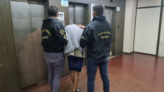 Un chico de 19 años mató a su mamá, se estima que estaba jugando a la ruleta rusa