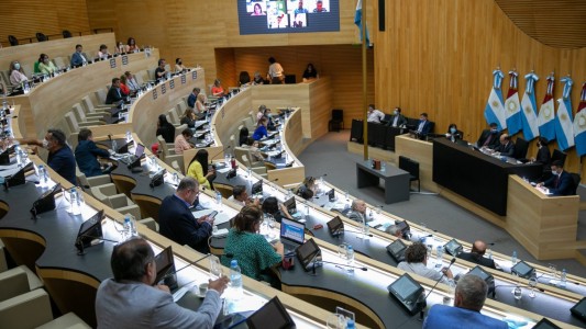 Se da comienzo a la Sesión inaugural del 144° Periodo Legislativo