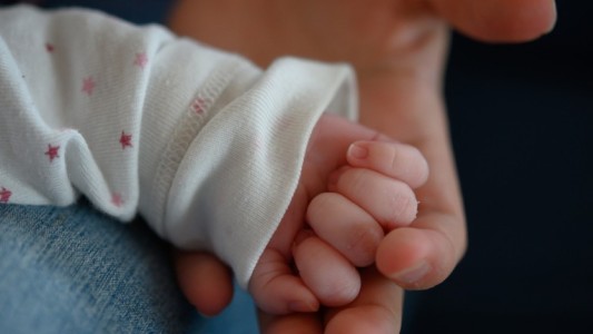 Francia: tribunal reconoció a mujer trans como madre del hijo que tuvo antes del cambio de género