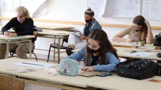 Universidades debaten forma de vuelta a clases y analizan si se exigirá pase sanitario