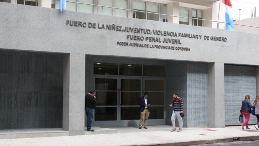 Violencia simbólica: docente manoseó a alumna y la escuela desoyó sus reclamos