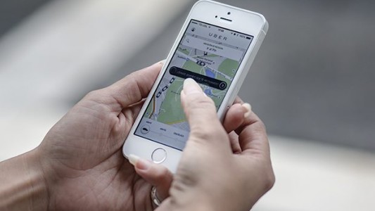 Detienen a conductor de Uber acusado de drogar y abusar sexualmente de una pasajera