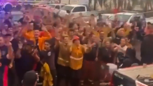 Video: llegó la lluvia a Corrientes y festejaron los bomberos