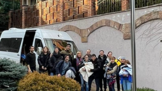 Evacuaron de Ucrania a familias argentinas que viajaron a conocer a sus bebés de vientres subrogados