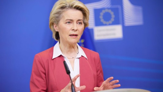 La UE financiará la compra y entrega de armas a Ucrania, y sancionará a Bielorrusia