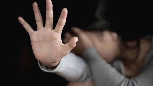 Violó a su hija durante una década, la embarazó y amenazó de muerte: condenado a 15 años de cárcel