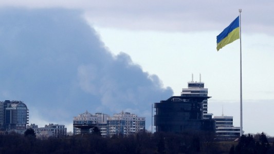 Argentina evacuó al personal diplomático de la embajada en Kiev