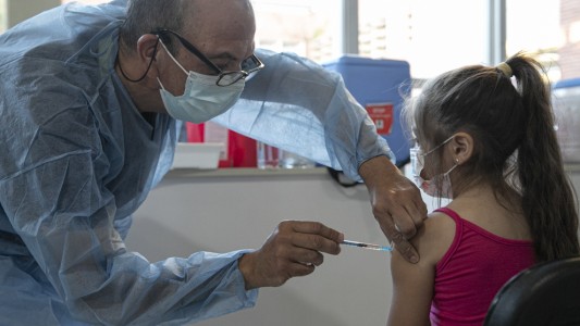 Vacunan a niños de 5 a 11 años, con Pfizer pediátrica
