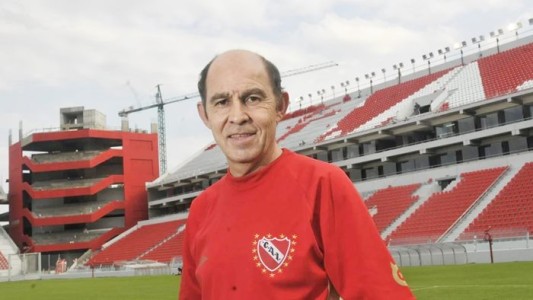 Ricardo Bochini fue premiado por haber jugado toda su carrera en un mismo club