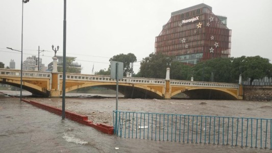 Cortan costanera norte y sur por crecida en el Río Suquía