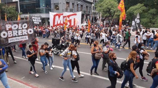 Marcha en contra del ajuste y acuerdo con el FMI