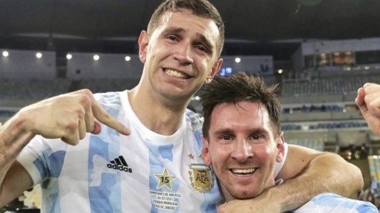 "Dibu" Martínez: "Cuando habla Messi todos se callan, es como si hablara el Presidente"