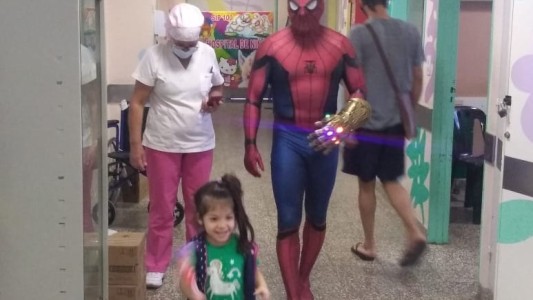 Continúa grave el "Hombre Araña solidario", el policía baleado por un compañero