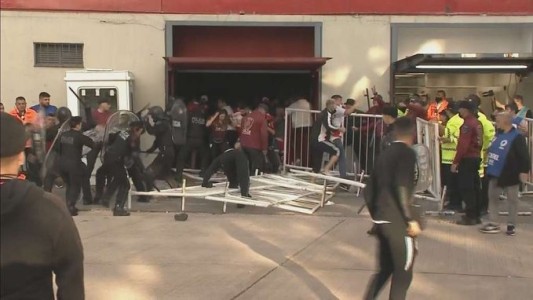 Detienen a 16 hinchas de River