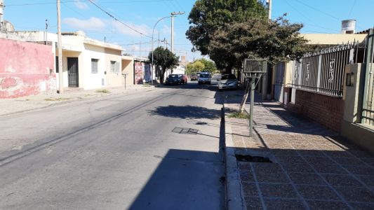 Barrio San Jorge: atacaron a pedradas a un policía