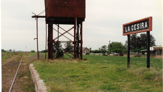 Un camionero murió electrocutado tras caer un poste en el sur provincial
