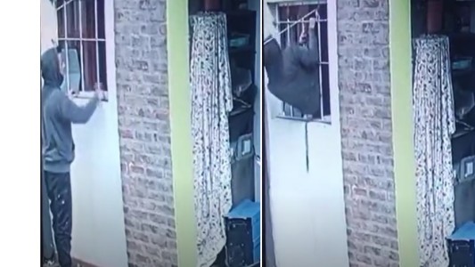 Ladrón "contorsionista": entre las rejas, se metió a robar a una casa