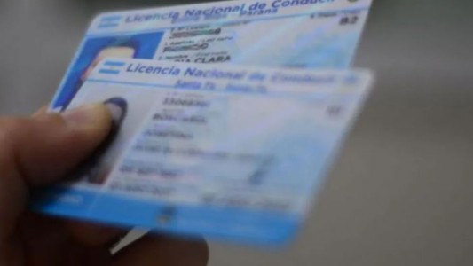 Rosario: le suspendieron la licencia de conducir a un hombre que debe más de $400 mil por la cuota alimentaria de su hija