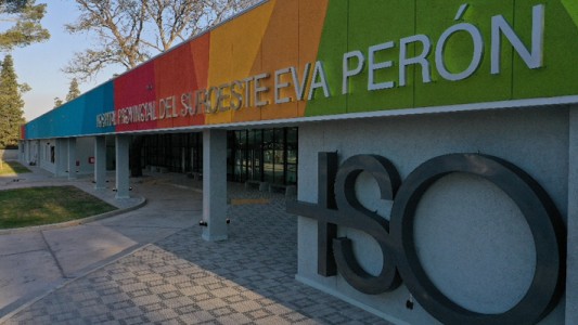 Su abuelo falleció en un hospital y golpeó a un médico