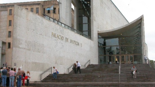 Una pareja es juzgada por maltratar a un bebé de 2 meses