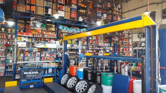 Autos: seguros, lubricantes y playas con aumentos