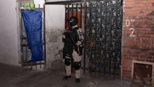 Detienen a una pareja que vendía drogas en Villa Páez