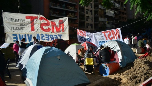 Largas cuadras de acampe en Córdoba
