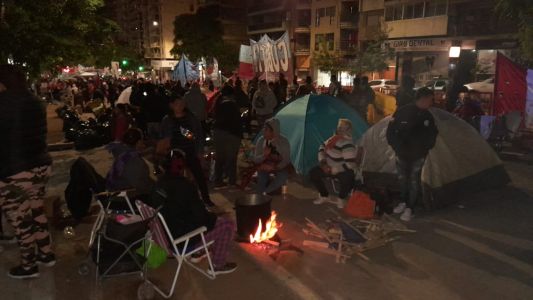 Segundo día de piquetes y acampe