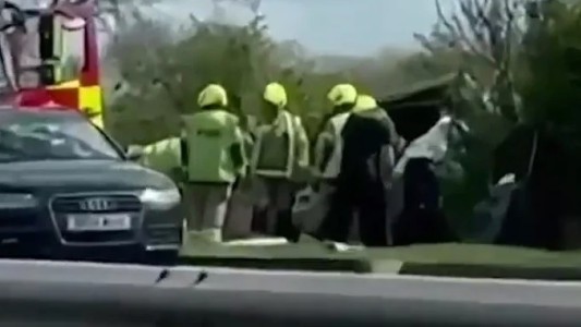 Primeras imágenes: volcó el auto en el que viajaba el futbolista Manuel Lanzini