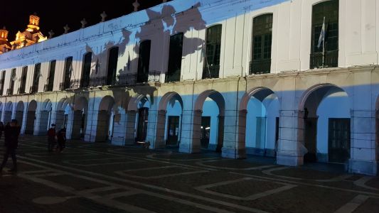 El Cabildo se iluminó con imágenes de Malvinas